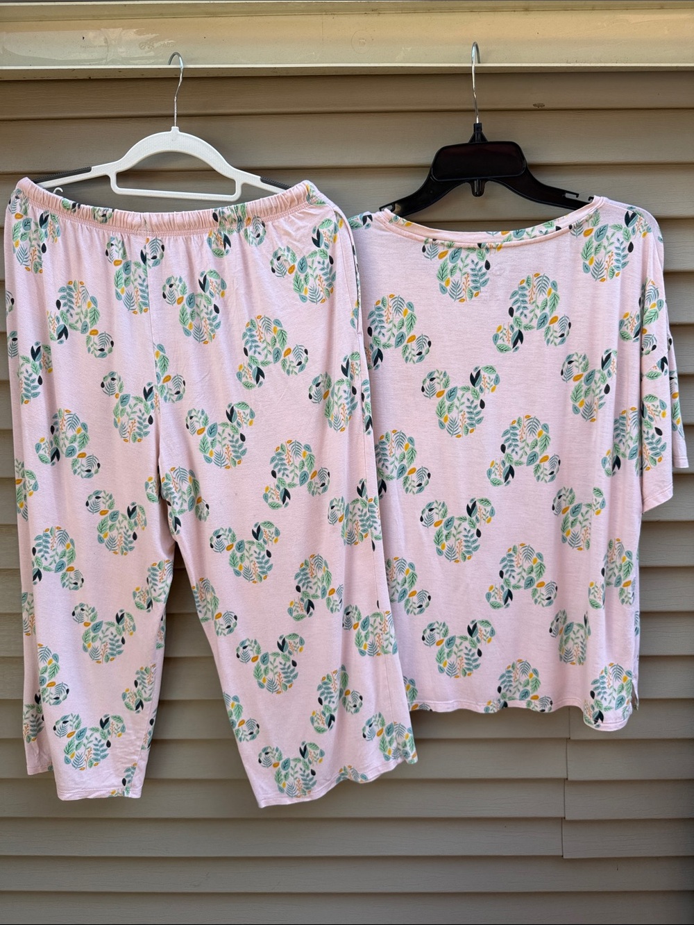 Disney 2 Piece Capri Pajama Set Mickey Mouse Pink Size M ( would fit L) - Picture 10 of 14